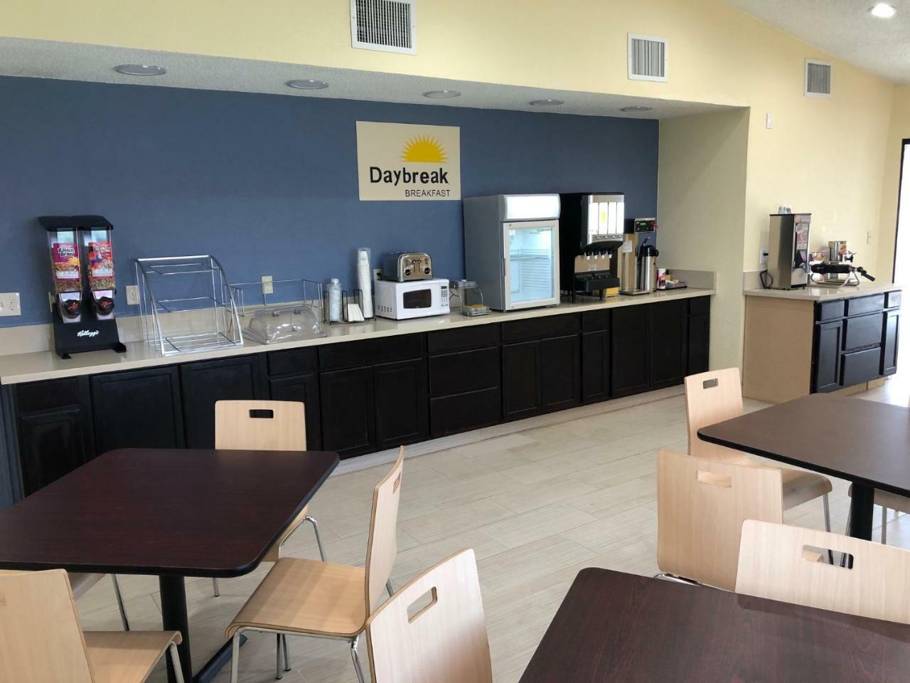 Days Inn By Wyndham King-Winston Salem Area Zewnętrze zdjęcie